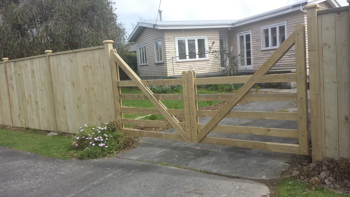 Fences & Trellis project by Custom Decks and Fences