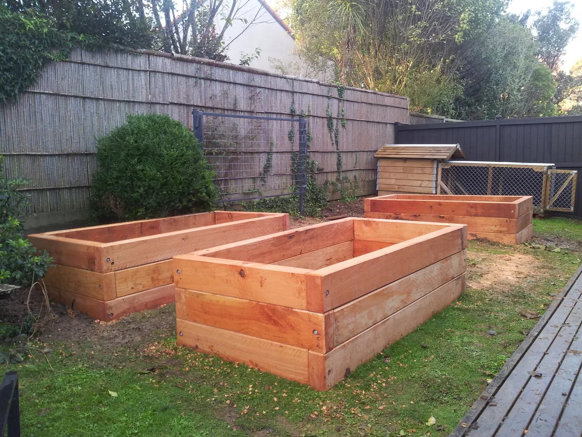 Retaining Walls & Planter Boxes project by Custom Decks and Fences