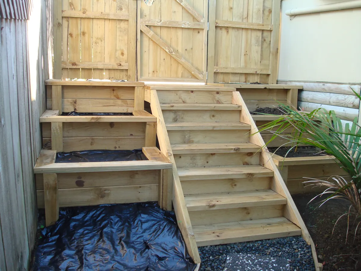 Retaining Walls & Planter Boxes project by Custom Decks and Fences