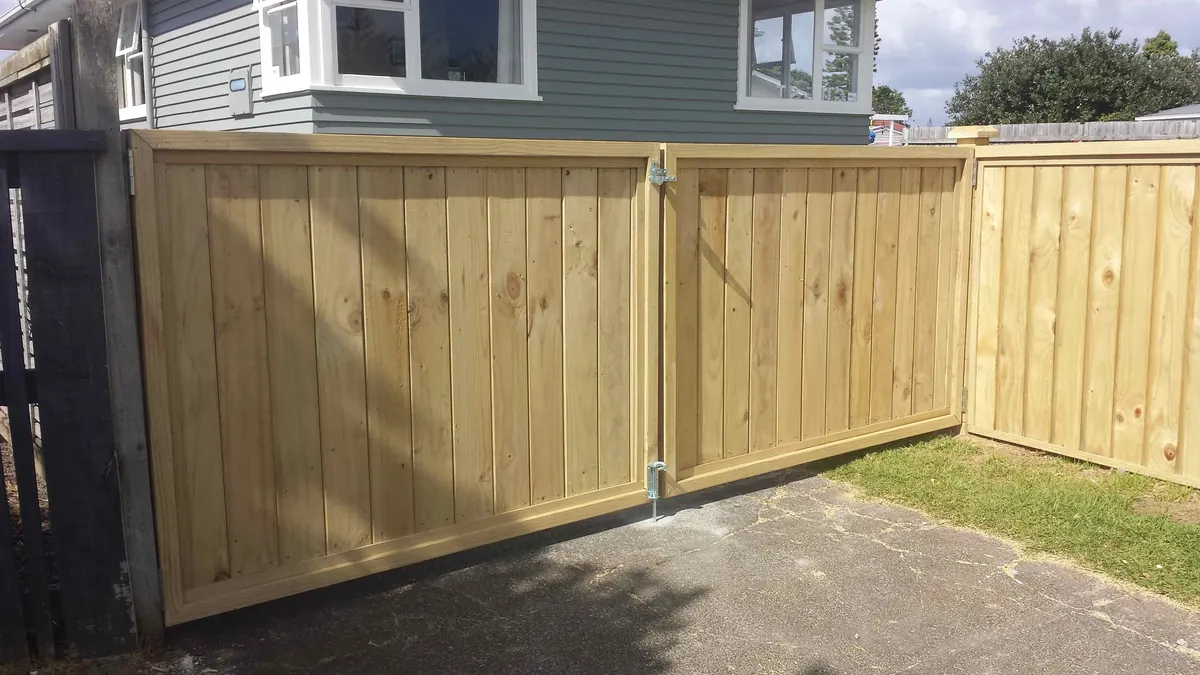Fences & Trellis project by Custom Decks and Fences
