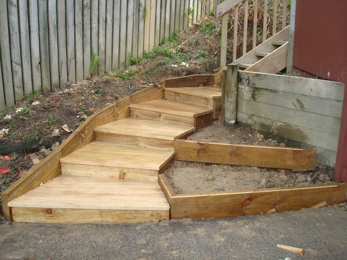 Retaining Walls & Planter Boxes project by Custom Decks and Fences